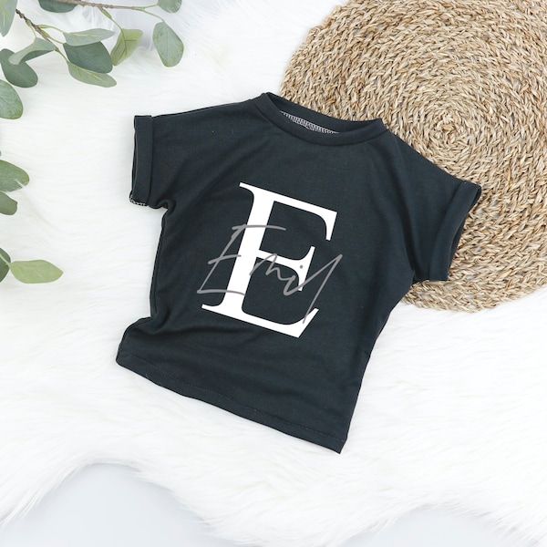 VOODULU® T-Shirt schwarz Ripp mit Namen Baby T-Shirt TEE Shirt, Kinder Geschwister Outfit personalisiert Geburtstag Taufe