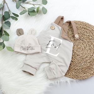 VOODULU® LatzhoseBlümi Romper Baby braun-beige-weiß-Holzknöpfe Geschenk Geburt Taufe Junge Mädchen personalisiert Latzhose Newborn Bild 1