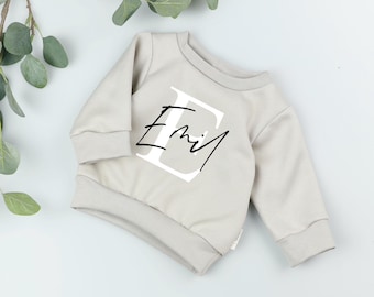 Baby & Kinder Sweatshirt mit Personalisierung in beige · perfekte Geschenkidee