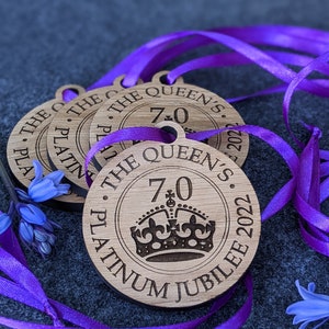 Queen&#39;s Platinum Jubilee Medal Oak MDF