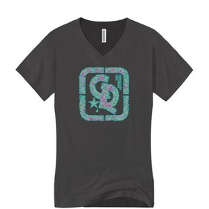Womens &#39;Le Fleur&#39; v-neck graffiti style Concrete Republic logo graphic (sizes Sm-4X)
