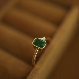 Gold vintage emerald ring,cocktail ring,emerald green ring,bride to be gift,Lucky Ring