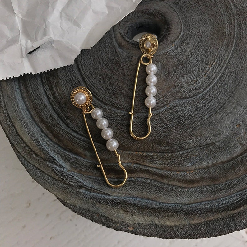 Safety pin earrings Safety pin earringPearl EarringsPunk Etsy