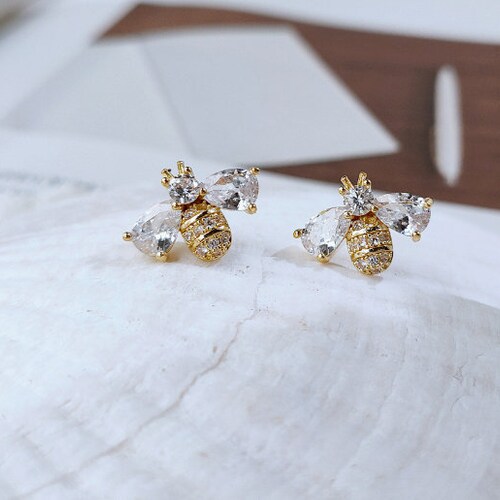 Bee stud earrings,Bee Earrings,Bee jewelry,honey bee earrings,gold bee earrings,bumble bee earrings,honey bee jewelry,insect earrings