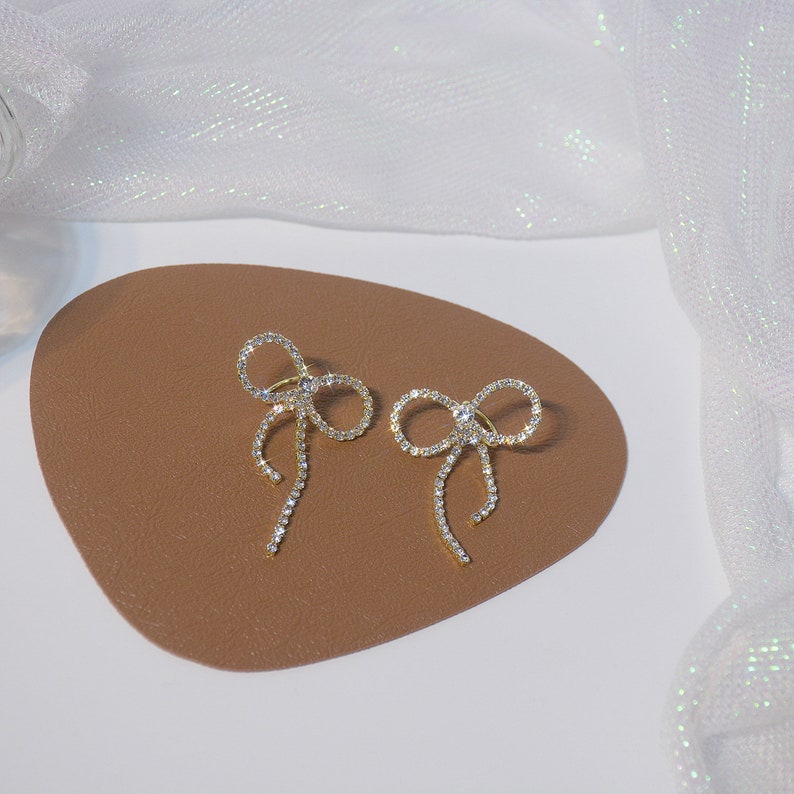 Ear Cuff,Ear Cuffs,Ear Cuff No piercing,Fake ear cuff,Conch Cuff,Cuff earrings,Gold ear cuff,Ear Wrap,CZ Ear Cuff