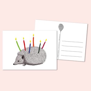 Partei Tier Igel mit Kerzen. Illustrative Briefpapier, herzlichen Glückwunsch Grußkarte, glücklich Geburtstag