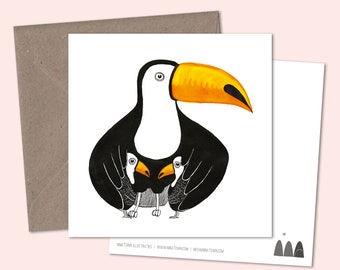 Party Animal Tucán con dos bebés/ gemelos con sobre marrón. Papelería ilustrativa, anuncio de nacimiento, gemelos, bebé, tarjeta de felicitación