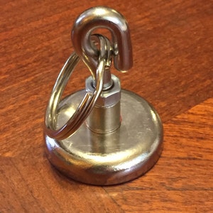 250lb PULL FORCE metal cap GIANT 2 1/2 SUPER STRONG POT MAGNET w/HOOK 250lb PULL FORCE metal cap GIANT 2 1/2 SUPER STRONG POT MAGNET w/HOOK