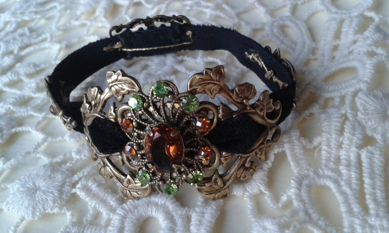 ALFONS MUCH CALENDAR Elegant Art Nouveau bracelet with leaves and soft black velvet touch.