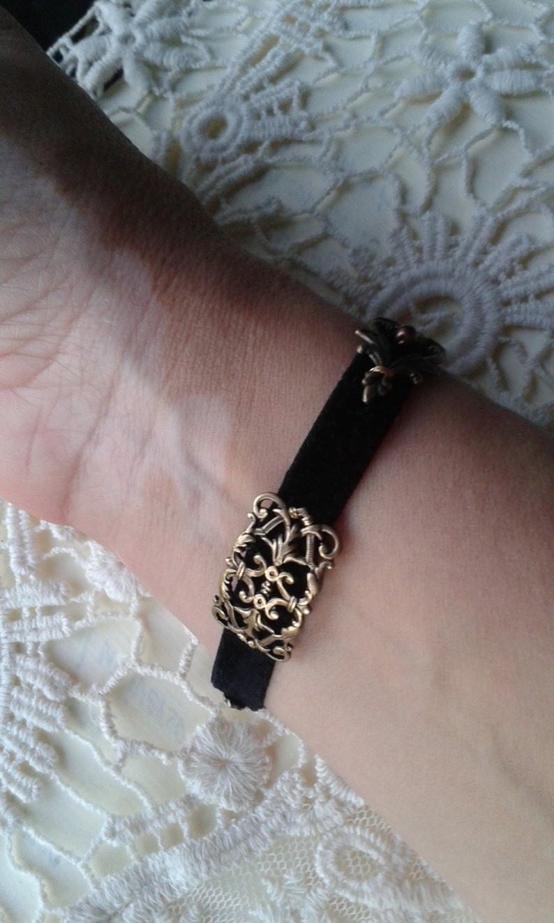 ALFONS MUCH CALENDAR Elegant Art Nouveau bracelet with leaves and soft black velvet touch.