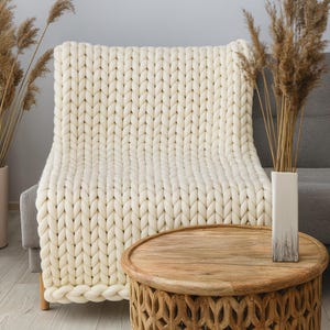 Ivory Chunky Knit Blanket – Christmas Gift for Mom, Boho Throw for Staging, Scandinavian Home Decor, Neutral Couch or Bed Blanket