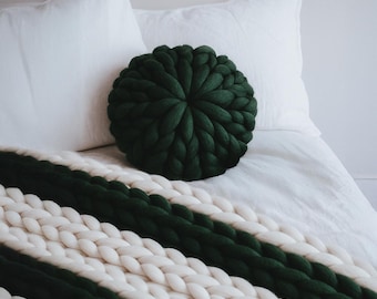 Green Chunky Knit Pillow – Round Merino Wool Throw Cushion