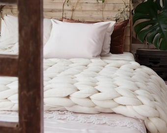 Ivory Braided Bed Runner – Hand-Knitted Chunky Merino Wool Blanket