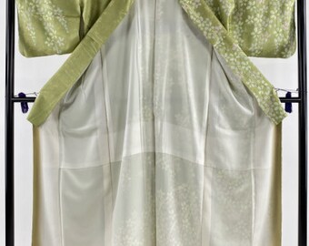 付下げ 上品な花模様 叩き染 暈し 薄抹茶色 K-4828 付下げ 総刺繍 汕頭刺繍 扇に四季の花模様 金駒 暈し K-3429