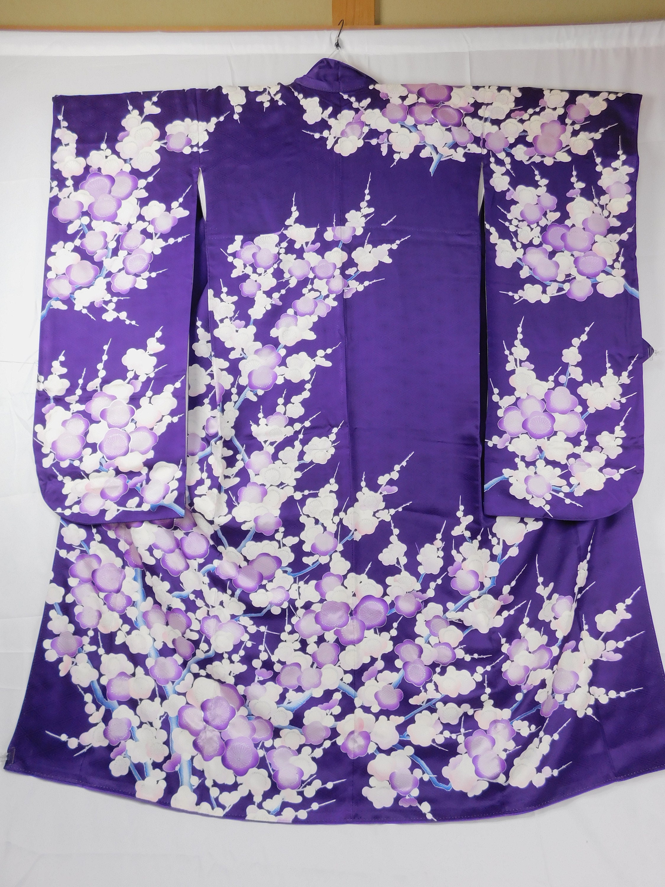 梅の花が咲き誇る日本製シルク振袖 - Etsy