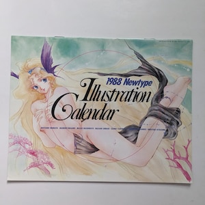 Può includere: Un calendario 1988 Newtype Illustration Calendar con un'illustrazione in stile acquerello di una figura bionda con una coda scura, circondata da corallo rosa. Il testo recita 1988 Newtype Illustration Calendar con vari nomi di artisti.