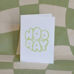 Tarjeta de felicitación con texto en inglés "Hooray" / Tarjeta de felicitación con impresión en linóleo / Impresión original en linóleo / Impresa a mano / Tarjeta de celebración