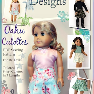 Puede incluir: Una muñeca con una blusa rosa y una culotte floral azul. La imagen es un patrón de costura PDF para muñecas de 45,7 cm, con el texto "Dollhouse Designs" y "Oahu Culottes". El patrón incluye culottes cortos a medida en tres longitudes.