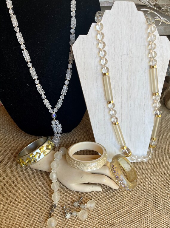 Very early plastics clear jewelry set with several br… Gem