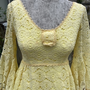 Beautiful vintage 60s YELLOW MAXI DRESS cottage core lace overlay fan sleeves