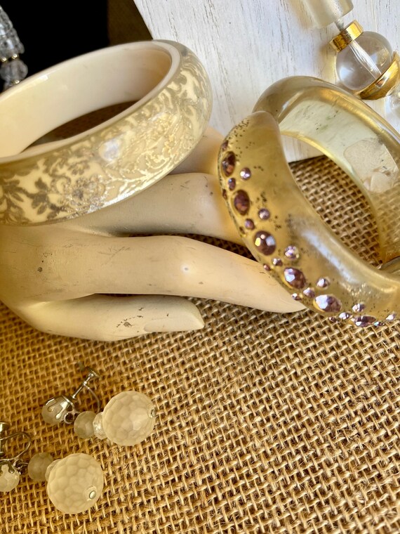 Very early plastics clear jewelry set with several br… Gem