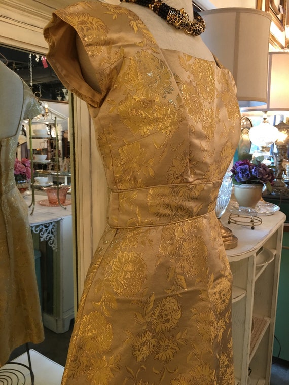 1950s VINTAGE PEGGY HUNT gold metallic brocade wig
