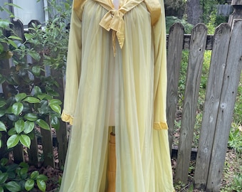 Robe de chambre jaune et verte HOLLYWOOD GLAM ROBE pour hôtesse en mousseline de soie