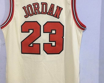 Maillot Michael Jordan blanc - Hommage classique à la NBA