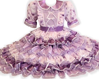 Robe midi Shandie en satin à fleurs lavande et à volants, coupe personnalisée, robe de poule mouillée adulte par Leanne's