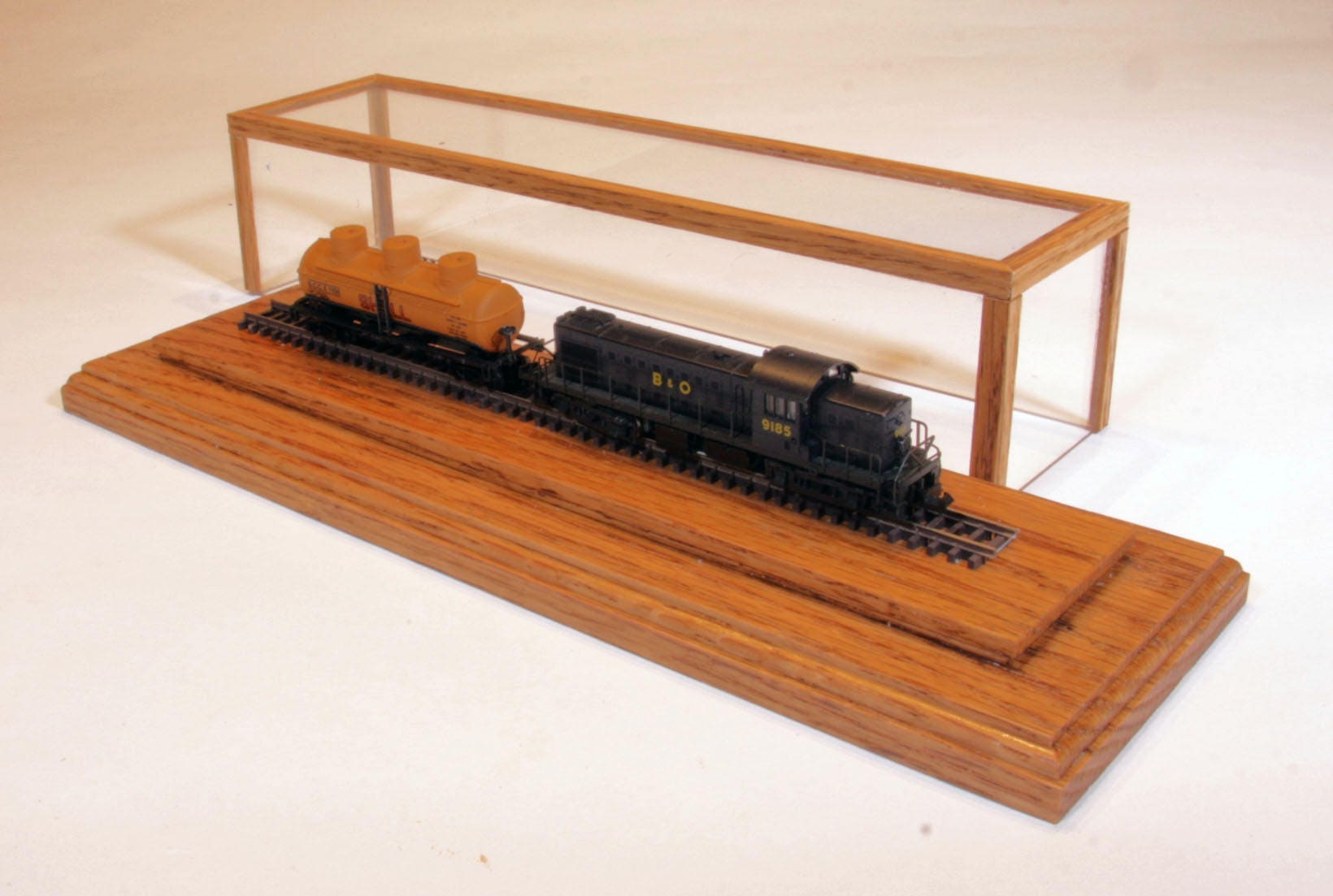 9 Golden Oak NScale Display Case w/Track by Oak Hill Etsy