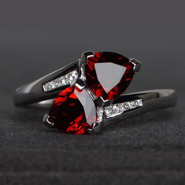 natural garnet ring wedding ring trillion cut red gemstone sterling silver ring January birthstone