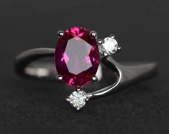 ovaler Rubinring Sterlingsilberring Rubin Verlobungsring Verlobungsring Edelsteinring Juli Geburtsstein Ring drei-Stein-Ring