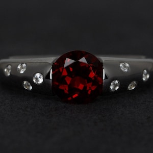 silver garnet ring natural garnet engagement ring anniversary rings round cut January birthstone ring