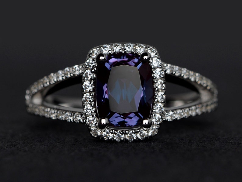 alexandrite ring split shank engagement ring cushion cut 6*8mm color change gemstone rings anniversary ring silver