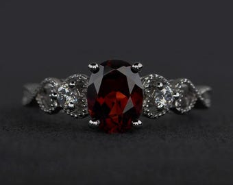 Anillo de promesa vintage de granate natural con banda torcida de corte ovalado, anillo de plata maciza, piedra natal de enero