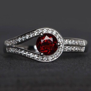 natural red garnet ring wedding ring January birthstone round cut red gemstone sterling silver ring