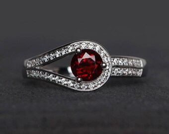 natural red garnet ring wedding ring January birthstone round cut red gemstone sterling silver ring