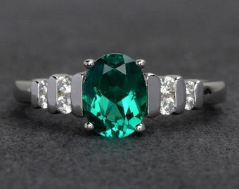Anillos, anillo con piedra preciosa verde esmeralda, anillo de compromiso con esmeralda, anillo de plata, anillo con esmeralda ovalada, anillo con piedra de nacimiento de mayo, regalo de aniversario.
