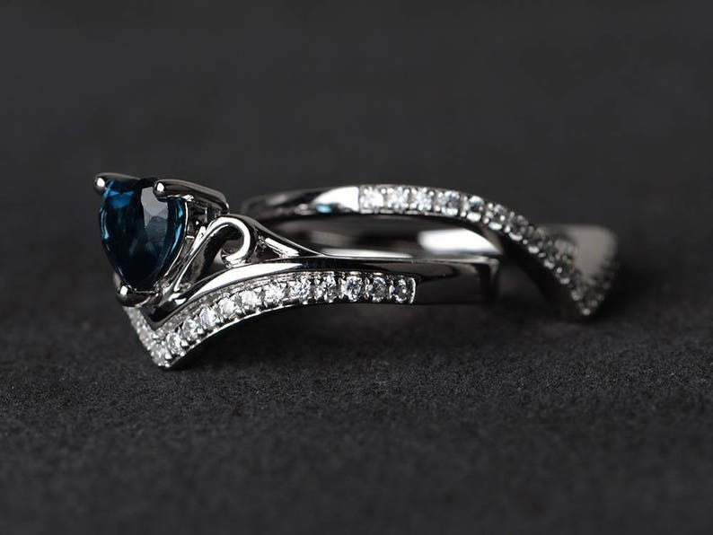 London blue topaz ring anniversary ring oval cut gems blue gemstone sterling silver ring November birthstone ring wedding bands