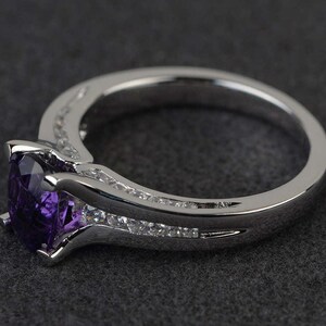 ovaal geslepen amethist ring paarse ring verlovingsring edelsteenring sterlingzilveren ring februari geboortesteenring verjaardagsring afbeelding 2
