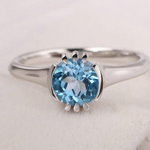 Minimalist Schweizer Blautopas Ring Rundschliff Sterling Silber Solitär Statement Ring November Geburtsstein Ring