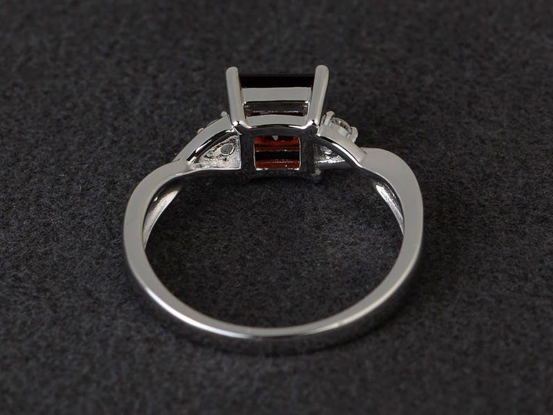 Anillo de compromiso con granate de corte princesa, anillo con piedra preciosa roja, anillo con piedra natal de enero, anillo de plata esterlina imagen 3