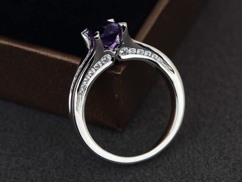 ovaal geslepen amethist ring paarse ring verlovingsring edelsteenring sterlingzilveren ring februari geboortesteenring verjaardagsring afbeelding 3