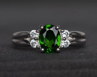 natural diopside ring oval cut ring green gemstone ring silver wedding ring