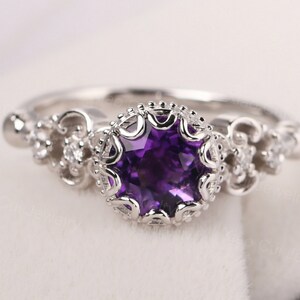 レトロアメジストリング スターリングシルバー ラウンドカット 7 mm ミルグレイン 結婚指輪 2 月誕生石リング