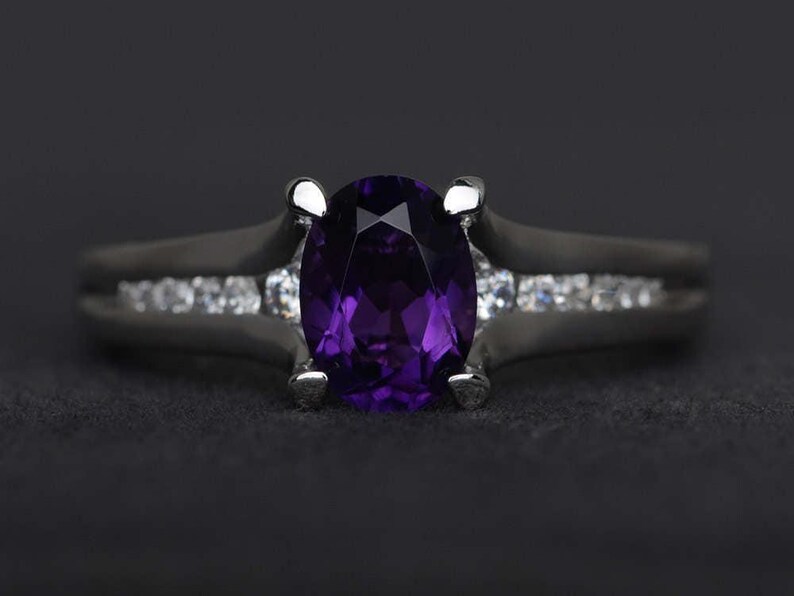 ovaal geslepen amethist ring paarse ring verlovingsring edelsteenring sterlingzilveren ring februari geboortesteenring verjaardagsring afbeelding 1
