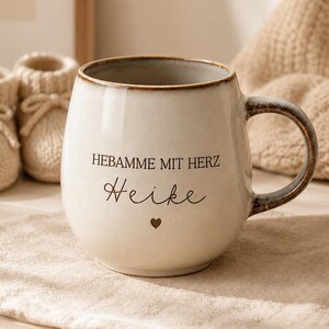 Hebamme Geschenk Tasse personalisiert | Hebamme mit Herz Tasse mit Name | Dankeschön Hebamme | Keramiktasse graviert Geschenk Geburt | 400ml