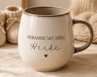 Hebamme Geschenk Tasse personalisiert | Hebamme mit Herz Tasse mit Name | Dankeschön Hebamme | Keramiktasse graviert Geschenk Geburt | 400ml