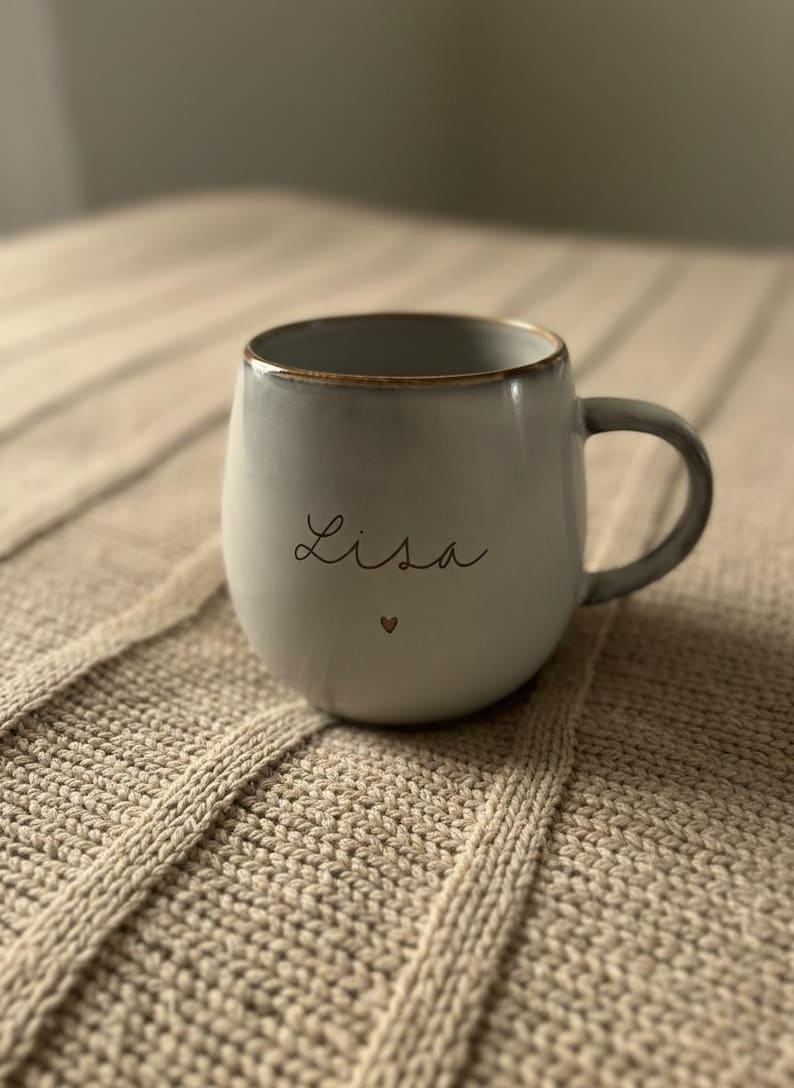 Personalisierte Tasse mit Namen / Spruch – Geschenk für Mama, Freundin, Kollegin – Gravierte Kaffeetasse 400ml image 4