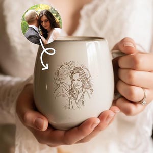 Personalisierte Tasse mit Foto Gravur – Cartoon Stil | Individuelles Geschenk zur Hochzeit, Jahrestag, Geburtstag